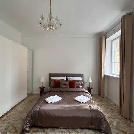 Old Town Residence, Historic Centre Castle Square Apartment